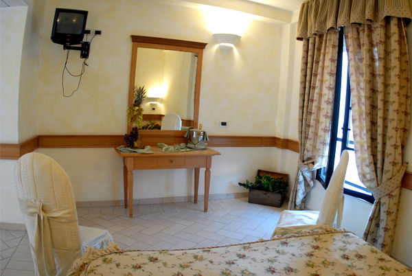 Hotel Pace San Giovanni Rotondo Room photo